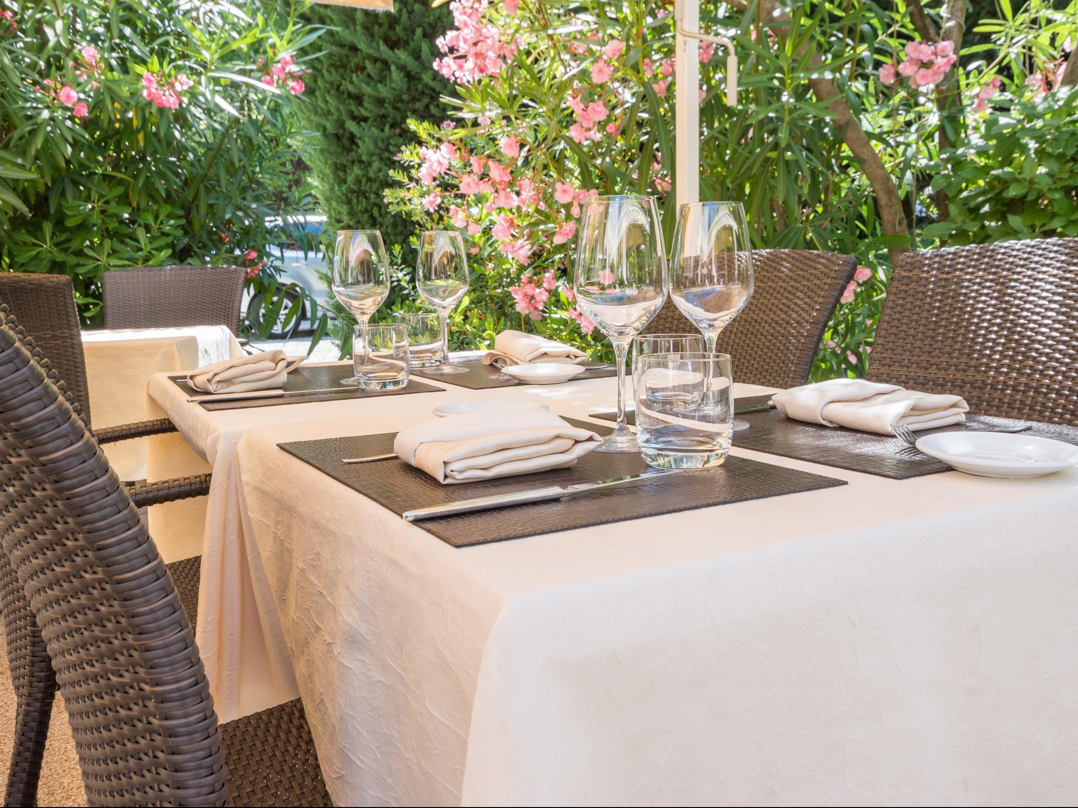 Logis Le Printemps Hotel Restaurant - Montelimar Bagian luar foto
