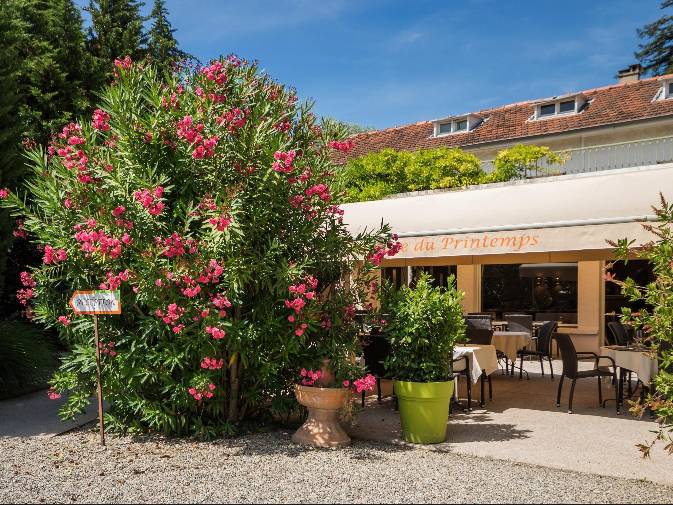 Logis Le Printemps Hotel Restaurant - Montelimar Bagian luar foto