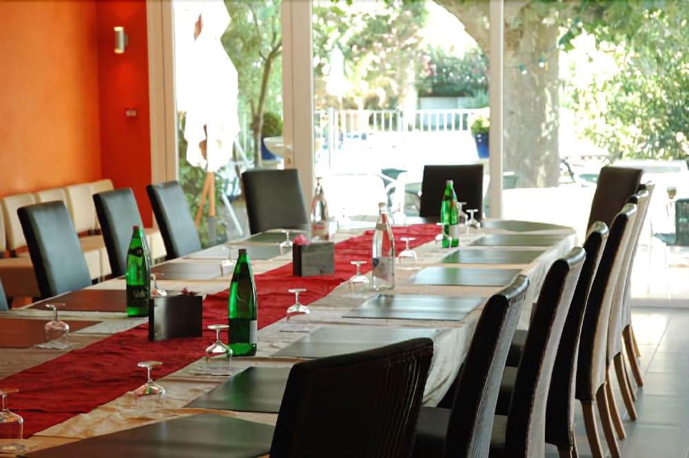 Logis Le Printemps Hotel Restaurant - Montelimar Bagian luar foto